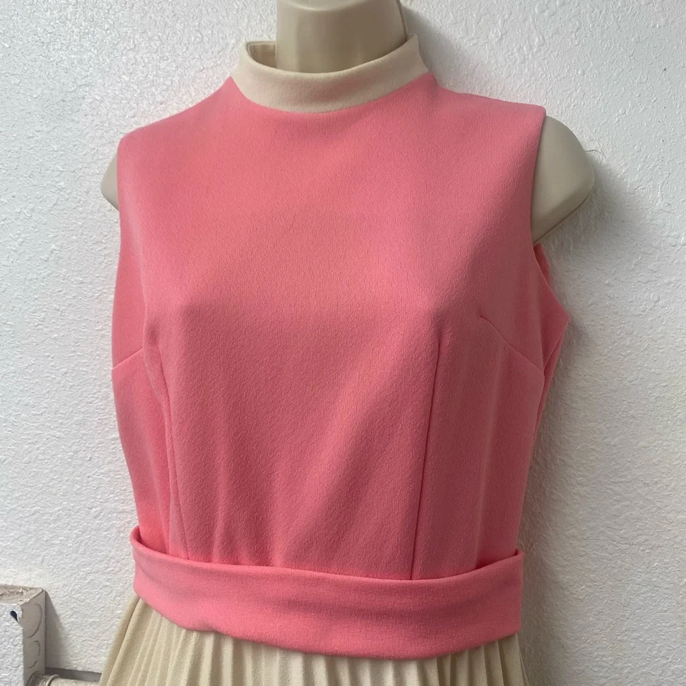 Vintage late 60s- pleated - Pink and Cream Mini Dress - Picture 2 of 11